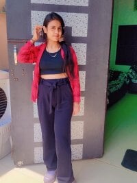 Sehen Sie sich sexy-irms Live-Sexshow an