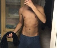 Sehen Sie sich tommyboyteens Live-Sexshow an