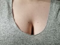 Sehen Sie sich ChubbyCharms Live-Sexshow an