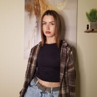 Watch IsaVesco's Live Sex Show