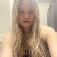 Watch Velmiora's Live Sex Show