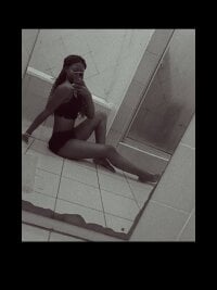 Sehen Sie sich CoconutCuteys Live-Sexshow an