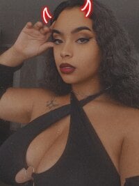 Watch cinnaminnie's Live Sex Show