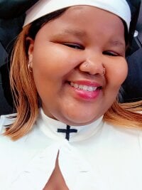 Watch LadyBear2002's Live Sex Show