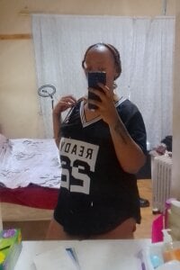 Sehen Sie sich NippleMilkXxs Live-Sexshow an