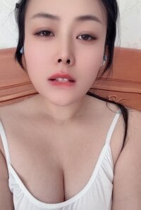 Sehen Sie sich aini-mailis Live-Sexshow an