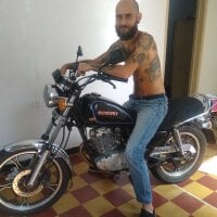Sehen Sie sich Tatted21xxxs Live-Sexshow an