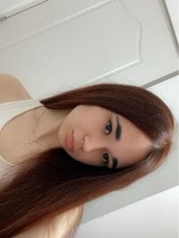 Sehen Sie sich 18belleskinnys Live-Sexshow an