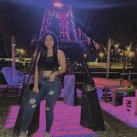 Sehen Sie sich Zoe_White_s Live-Sexshow an