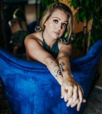 Sehen Sie sich Rubygirl6s Live-Sexshow an