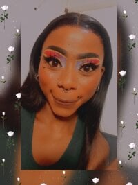 Sehen Sie sich Ebonydollxxs Live-Sexshow an