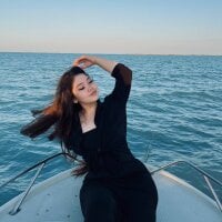 Sehen Sie sich yummmymommys Live-Sexshow an