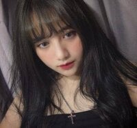 Sehen Sie sich Momo_18s Live-Sexshow an