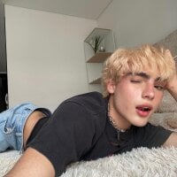 Watch KittySkirtt1's Live Sex Show
