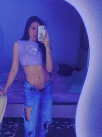 Sehen Sie sich KittyCute-s Live-Sexshow an