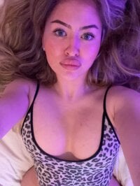Watch AdrianaVictoria's Live Sex Show