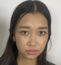 Sehen Sie sich SelinaLukass Live-Sexshow an