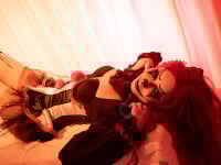 Sehen Sie sich NicoleFerrels Live-Sexshow an