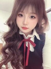 Sehen Sie sich Poppy13s Live-Sexshow an