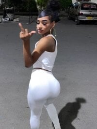 Sehen Sie sich Nella_Simonss Live-Sexshow an