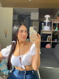 Watch DaphneUwu's Live Sex Show