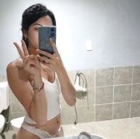Sehen Sie sich Camilitahs Live-Sexshow an