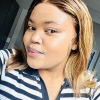 Sehen Sie sich Curveysinaas Live-Sexshow an