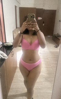 Sehen Sie sich priyadevi17s Live-Sexshow an