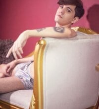 Sehen Sie sich Matteo12_s Live-Sexshow an