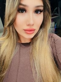 Watch ScarletMira's Live Sex Show