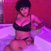 Watch liaamoretz's Live Sex Show