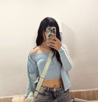 Watch kaithra's Live Sex Show