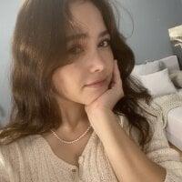 Sehen Sie sich KissieKats Live-Sexshow an