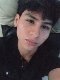 Sehen Sie sich kaneky_07s Live-Sexshow an