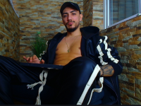 Sehen Sie sich AndrewBanners Live-Sexshow an