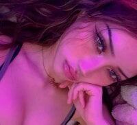 Sehen Sie sich kamila-84s Live-Sexshow an