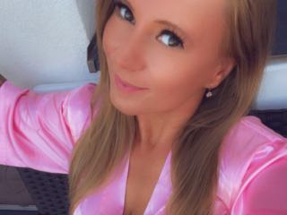 Watch LaMadrina's Live Sex Show