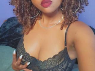 Sehen Sie sich ChristinneLovs Live-Sexshow an