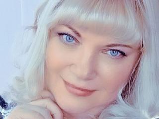 Sehen Sie sich FlowerButterfs Live-Sexshow an