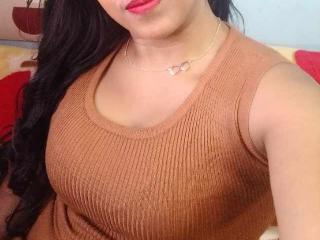 Sehen Sie sich CelineHot69s Live-Sexshow an