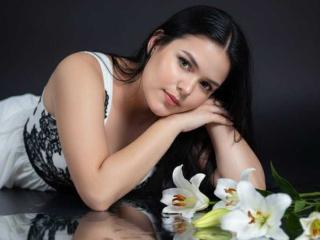 Sehen Sie sich AlahiaSexys Live-Sexshow an