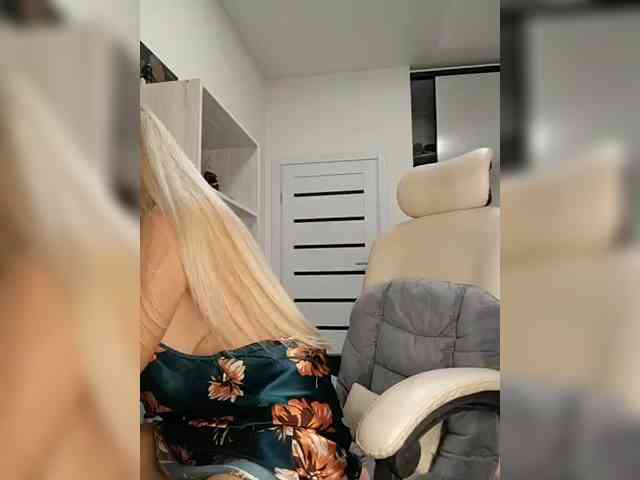 MonnaSky's Webcam Live Show