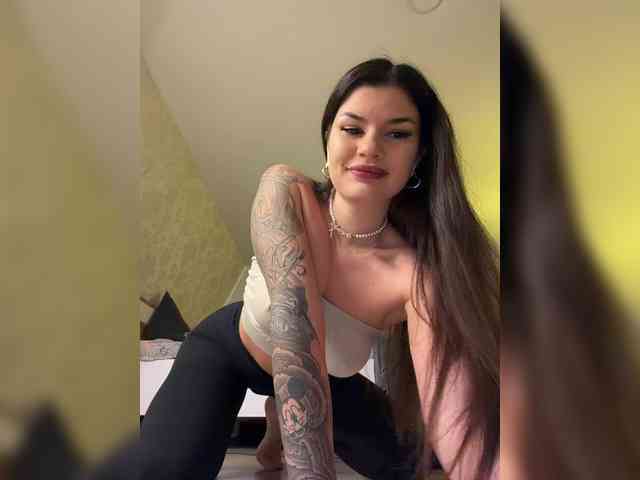 -MaybeBaby-'s Webcam Live Show