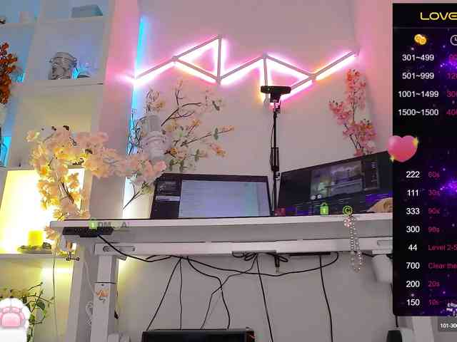 ELENA-XXX's Webcam Live Show