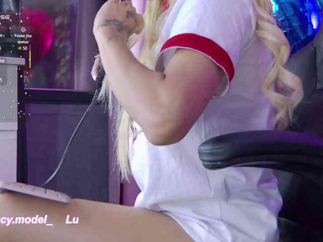 Порночат с lucygirl-