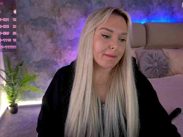 AmelyLoveme's Webcam Live Show