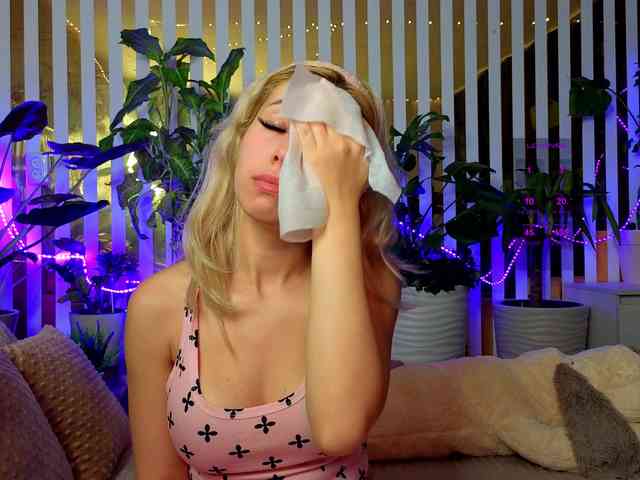 MiaLiaHot's Webcam Live Show