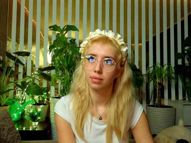 MiaLiaHot's Webcam Live Show