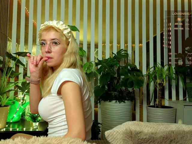 Порночат с MiaLiaHot