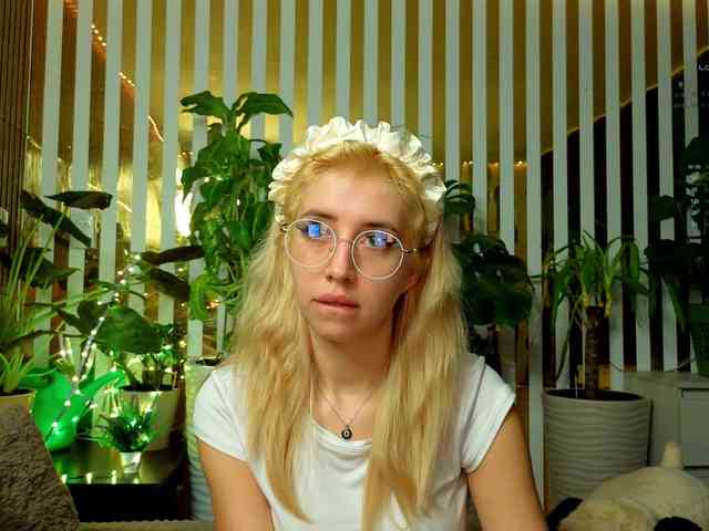 MiaLiaHot's Webcam Live Show